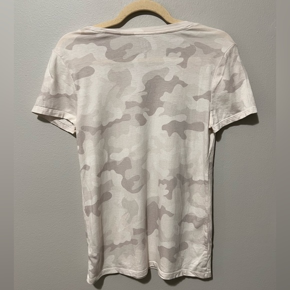 GAP Camo White T-shirt - Picture 2 of 4
